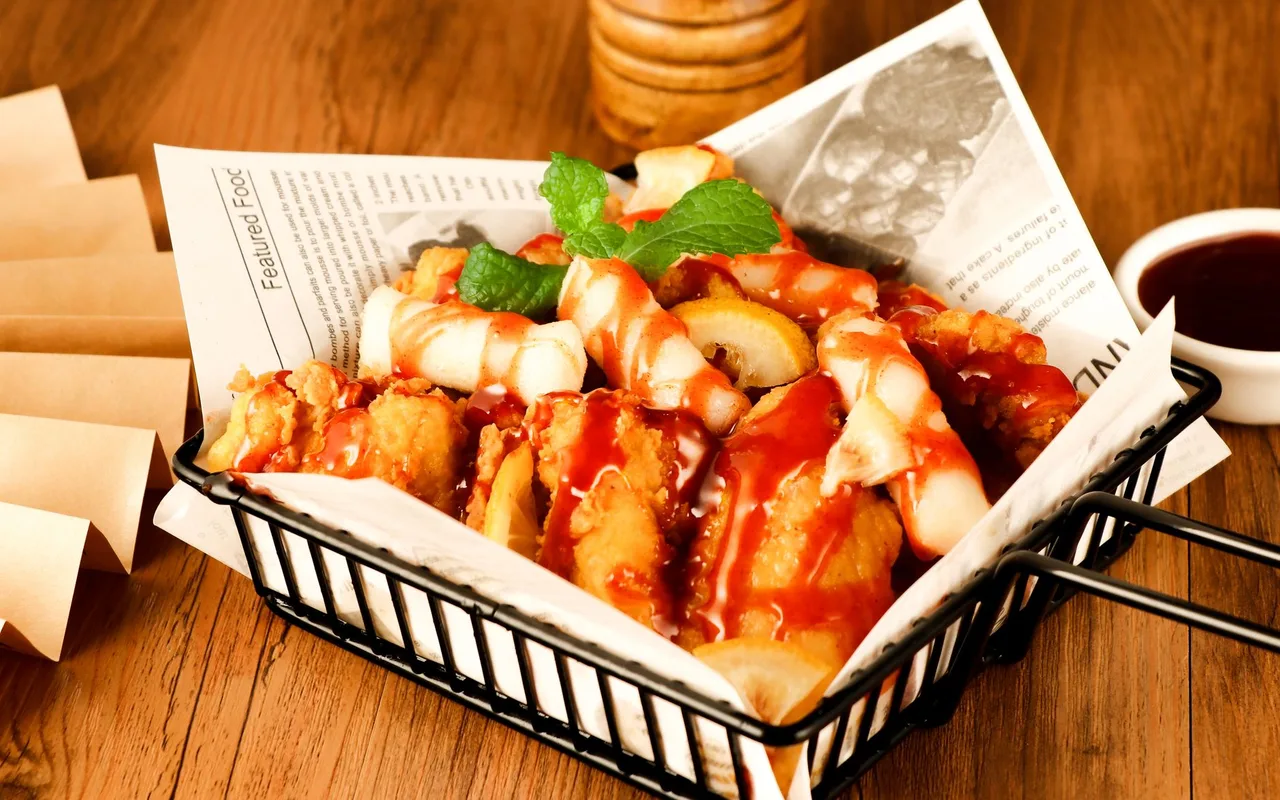 Tteokbokki: spicy rice cake snack