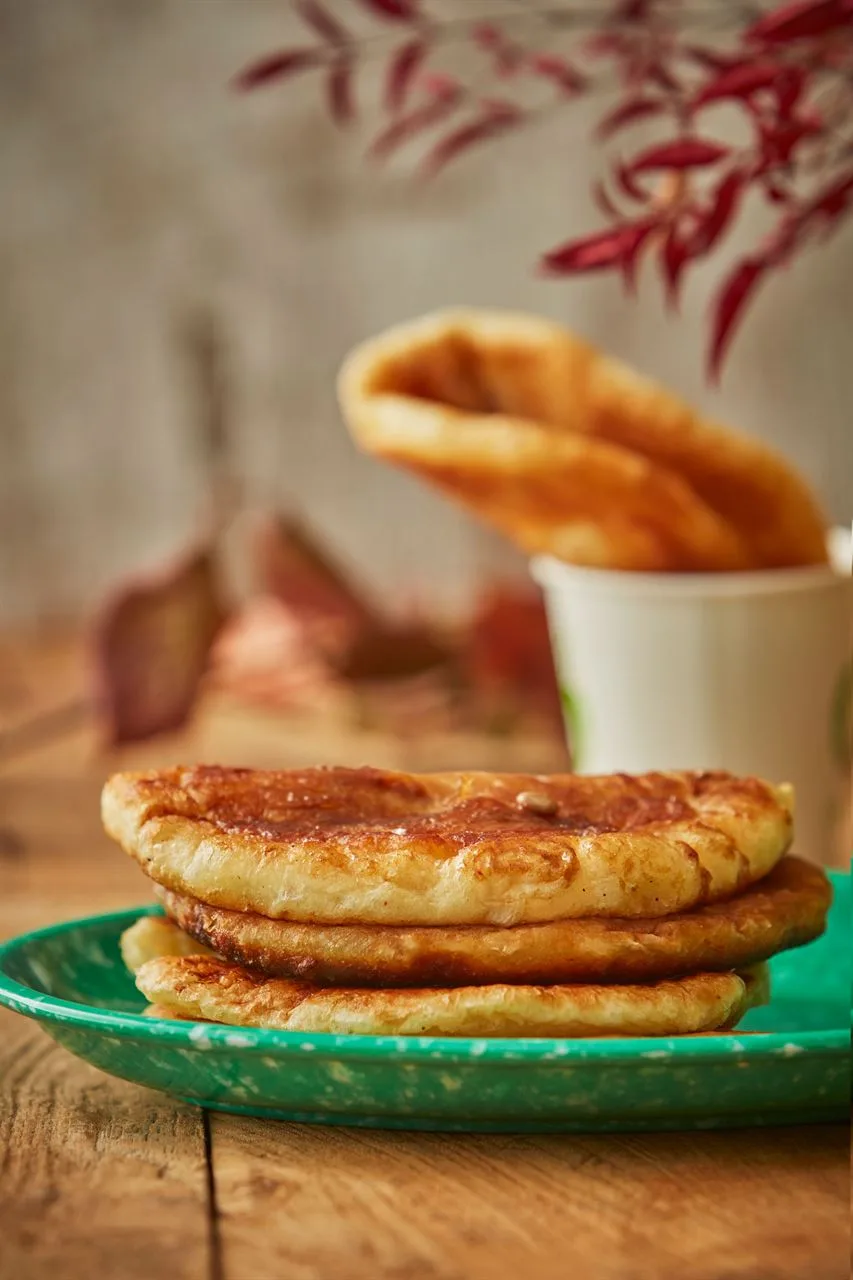 Hotteok (호떡): sweet filled pancakes