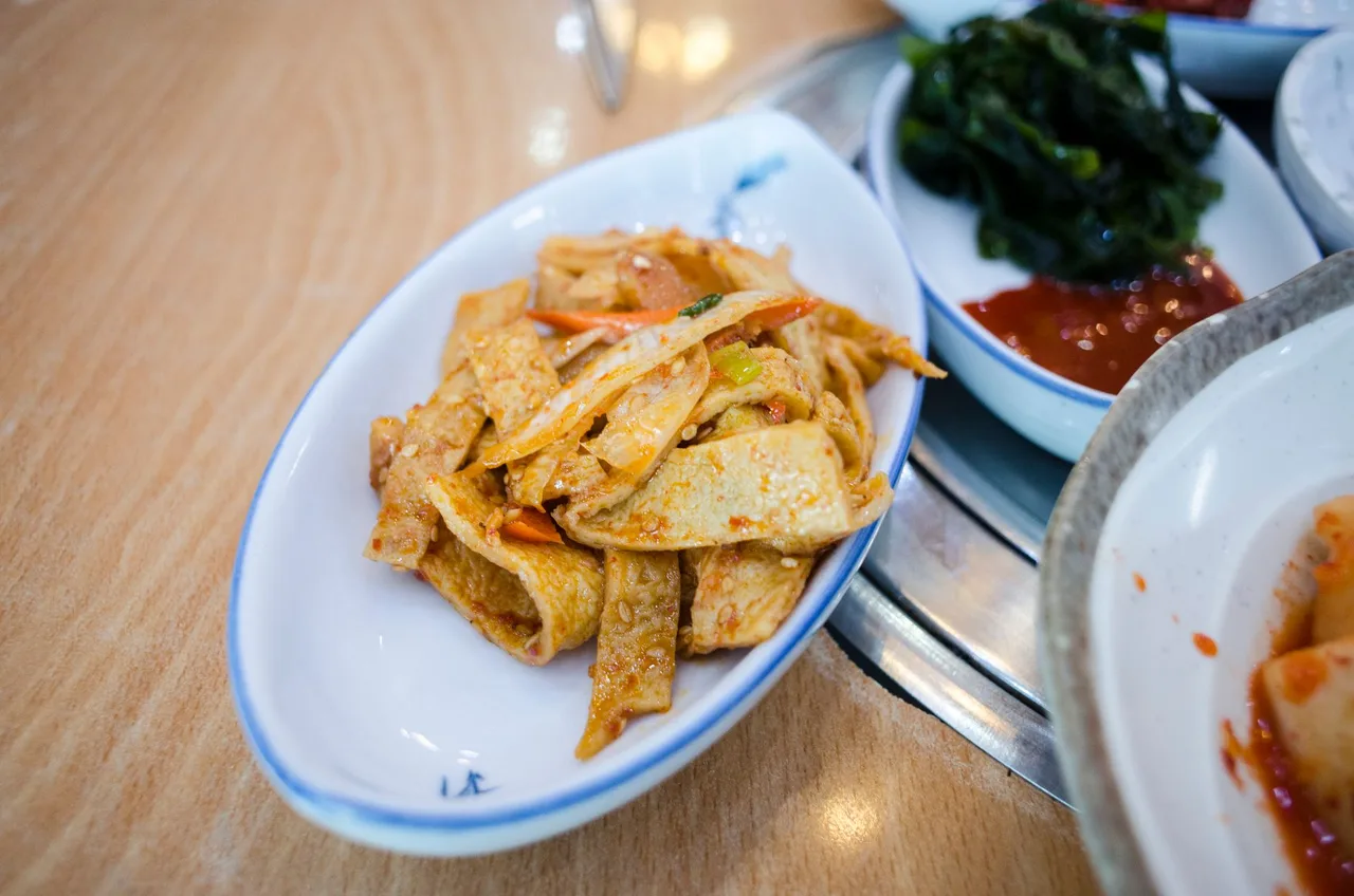 Tteokbokki simmering in gochujang sauce at a Seoul market stall